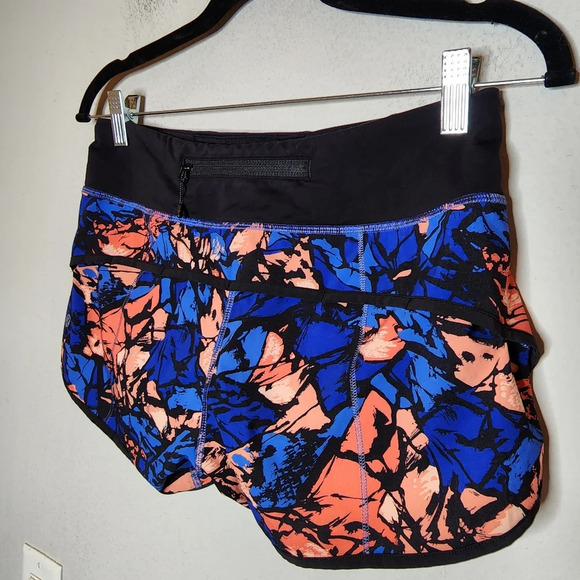 Lululemon Speed Short in Paint Storm Harbor Blue Multi / Black. Size 4 - Picture 7 of 16